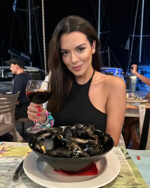 Nikoletta Ralli Instagram - Νάξος ♥️🇬🇷 #part1
1. Μύδια 
2. 🌅 
3. Happy feet
4. Το φυτό του καλοκαιριού!
5. Tourιστικό
6. Τηλέφωνο ☎️ 
7. Πατάτα Ναξου 
8. Γκόλφω
9. Να αγαπάς 🥰