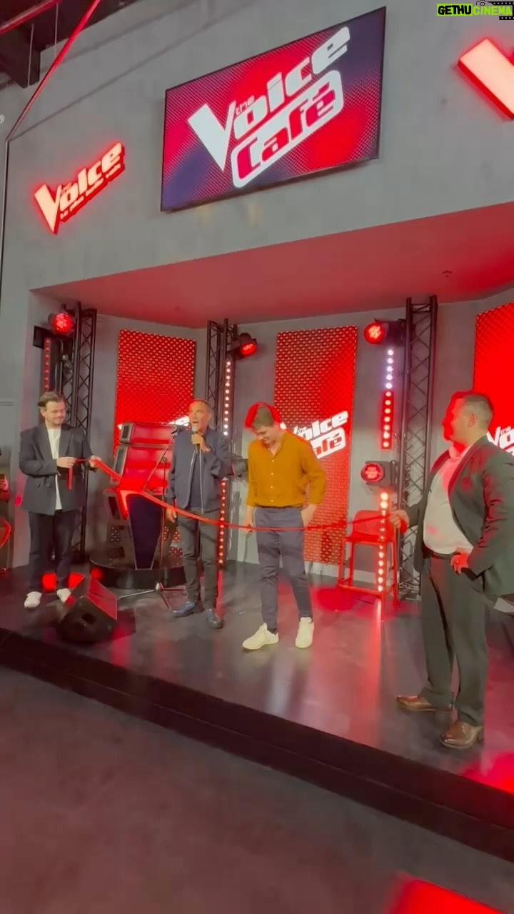 Nikos Aliagas - 5.7K Likes - 📣 C’est une première mondiale : Le tout premier The Voice Café inauguré par @nikosaliagas et @alphonse_musique gagnant de cette saison ✌️
@thevoicecafe_villeneuvedascq
#TheVoice #TheVoiceCafé