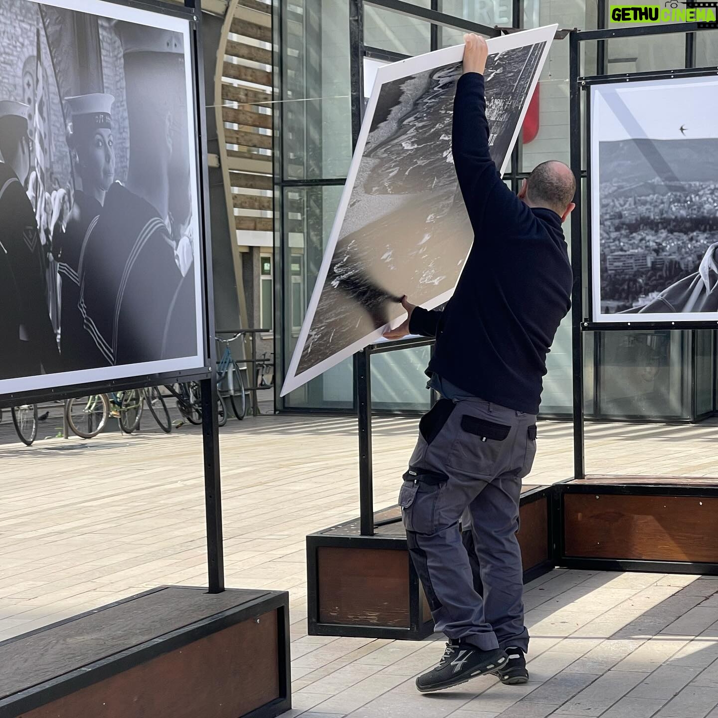 Nikos Aliagas - 5.5K Likes - #Vincennes Mes photos de Grèce exposées à partir d’aujourd’hui et jusqu’au 5 mai à @vincennesmaville avec la collaboration du @centreculturelhellenique Place Pierre Sémard et rue Eugène Renaud. Une joie de vous présenter quelques séquences photographiques de #LespritGrec puisque cette année la ville de Vincennes met à l’honneur la Grèce et sa culture avec de nombreuses manifestations tt au long de ces semaines @charlotte_libertalbanel #brigittegauvain #guilettaranieri Ne manquez pas également les formidables expos photos de @erieta_attali et d’Aris Balafoutas #instanikos merci @stephanedanger1 pour les photos de l’installation.