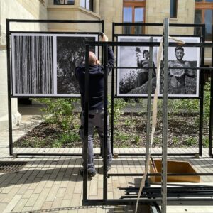 Nikos Aliagas Instagram - #Vincennes Mes photos de Grèce exposées à partir d’aujourd’hui et jusqu’au 5 mai à @vincennesmaville avec la collaboration du @centreculturelhellenique Place Pierre Sémard et rue Eugène Renaud. Une joie de vous présenter quelques séquences photographiques de #LespritGrec puisque cette année la ville de Vincennes met à l’honneur la Grèce et sa culture avec de nombreuses manifestations tt au long de ces semaines @charlotte_libertalbanel #brigittegauvain #guilettaranieri Ne manquez pas également les formidables expos photos de @erieta_attali et d’Aris Balafoutas #instanikos merci @stephanedanger1 pour les photos de l’installation.
