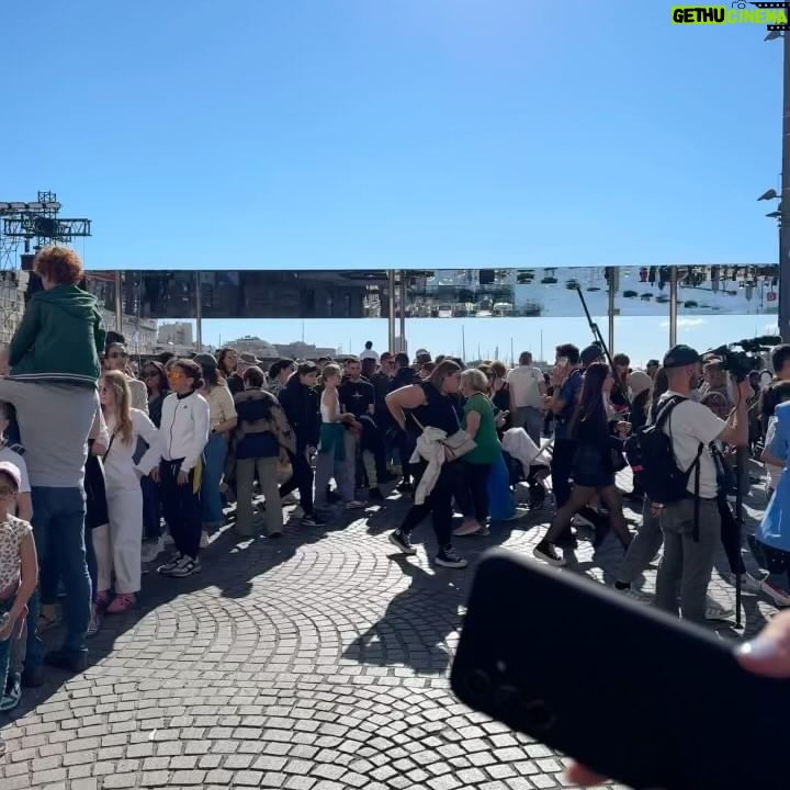 Nikos Aliagas - 9.2K Likes - Ambiance sur le port de Marseille en petit plan séquence … bonne ambiance ! @paris2024 #instanikos #massalia #massilia @villemarseille