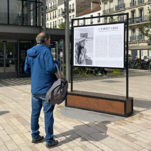 Nikos Aliagas Instagram - #Vincennes Mes photos de Grèce exposées à partir d’aujourd’hui et jusqu’au 5 mai à @vincennesmaville avec la collaboration du @centreculturelhellenique Place Pierre Sémard et rue Eugène Renaud. Une joie de vous présenter quelques séquences photographiques de #LespritGrec puisque cette année la ville de Vincennes met à l’honneur la Grèce et sa culture avec de nombreuses manifestations tt au long de ces semaines @charlotte_libertalbanel #brigittegauvain #guilettaranieri Ne manquez pas également les formidables expos photos de @erieta_attali et d’Aris Balafoutas #instanikos merci @stephanedanger1 pour les photos de l’installation.