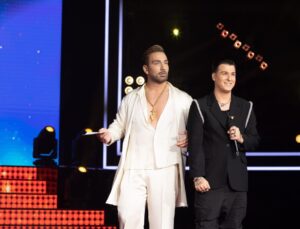 Nikos Koklonis Instagram - 🎙️🎶 Τι νύχτα! 🌟 Είχα την απόλυτη χαρά να παρουσιάσω και το χθεσινό επεισόδιο του ‘Fame Story’ και τι επεισόδιο ήταν! Ο καλεσμένος μας, ο καταπληκτικός Στέφανο Πιτσινιάγκα! 🎵🔥

Ξεκινήσαμε την πρώτη μας βραδιά με ντουέτα ❤️ και το αίσθημα  σε εκείνη τη στιγμή  ήταν απίστευτο. 🎤🤩 Η χημεία, η ενέργεια, το πάθος - ήταν όλα εκεί!

Μόλις 6 μέρες έμειναν για τον ημιτελικό. Η αντίστροφη μέτρηση ξεκίνησε! ⏰💥 Ανεβάζουμε τον πήχη και η μουσική μας ακαδημία χρειάζεται την υποστήριξή σας περισσότερο από ποτέ.

Συνεχίστε λοιπόν να δείχνεται την αγάπη σας στα παιδιά , συνεχίστε  να τα στηρίζεται με την ψήφος σας  και ας γράψουμε μαζί μουσική ιστορία για να βγάλουμε τον μεγάλο νικητή  η νικήτρια του Fame story ! 🎵💖🎹

#FameStory #MusicAcademy #DuetNight #CountdownToTheFinale #StefanoPitsiniagka #supportmusictalent