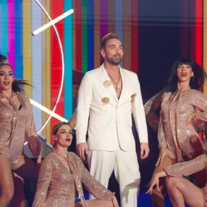 Nikos Koklonis Instagram - Απόψε ταξιδεύουμε μουσικά σε όλες τις δεκαετίες, στο μεγαλύτερο show της ελληνικής τηλεόρασης που λέγεται #J2US ✨Φυσικά μαζί με το αγαπημένο μου @kaizershop θα δώσουμε τα καλύτερα δώρα για να μπει ακόμα πιο όμορφα το καλοκαίρι! 🎁

Αναλυτικά: 

•1 iPhone 15
•1 Air Fryer Xiaomi 
•1 Pizzamaker 
•1 τηλεόραση LG 

Τι πρέπει να κάνεις; 

❤️Like στο post 
👉🏻Follow @nkoklonis , @j2us_gr & @kaizershop 
✍🏻Mention 2 φίλους σου 

❗️ΠΡΟΣΟΧΗ οι νικητές θα ανακοινωθούν κατά τη διάρκεια του live. Μόλις ακούσουν το όνομά τους, θα πρέπει να στείλουν άμεσα μήνυμα στον λογαριασμό του @j2us_gr , αλλιώς χάνουν το δώρο τους. 

❗️Η παραλαβή του δώρου θα γίνεται από το κατάστημα του @kaizershop στην 3η Σεπτεμβρίου 1,Αθήνα. 

#J2US #koklonis #kaizershop #barkingwell_media #alphatv