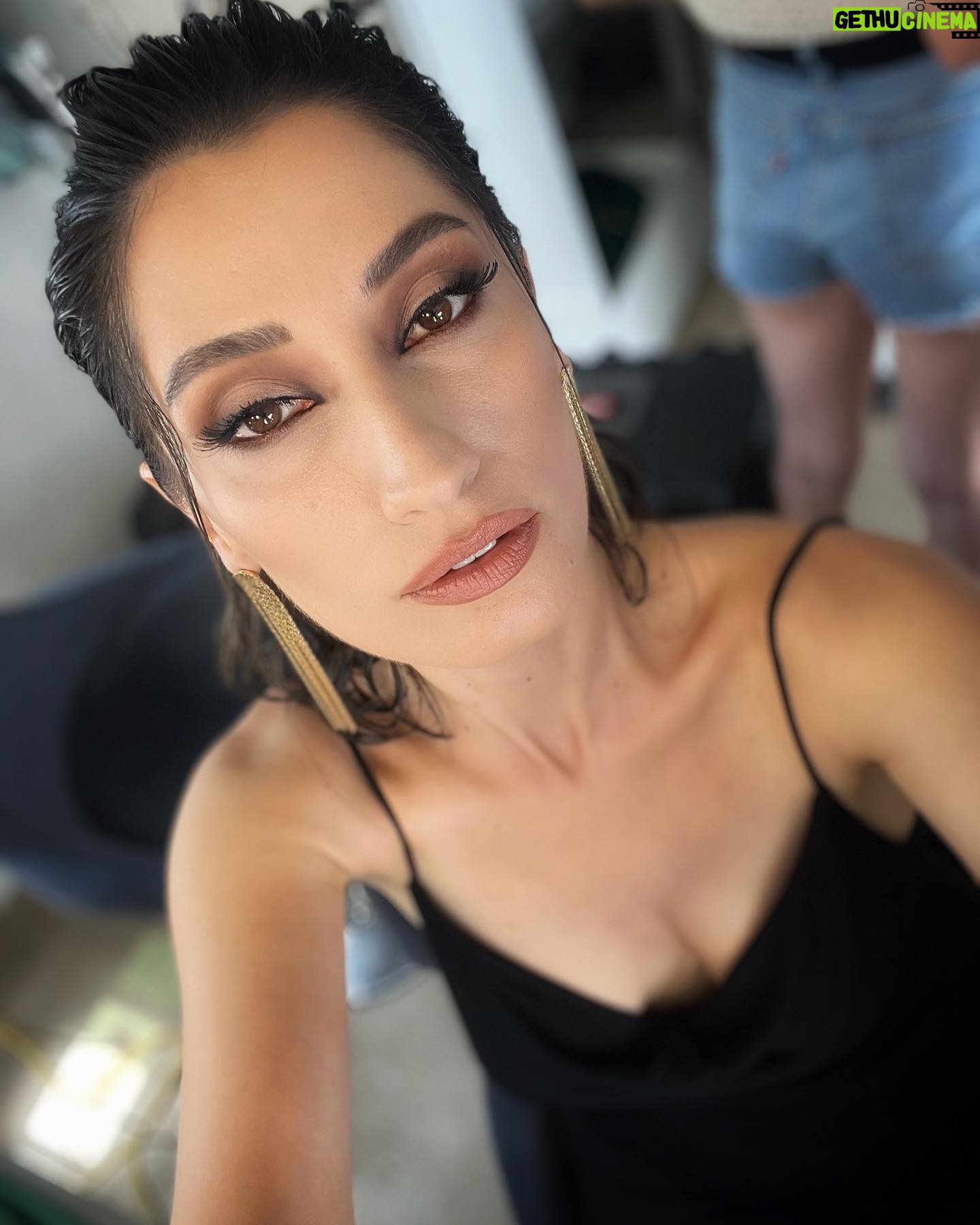 Nilay Erdönmez - 6.1K Likes - Son günden kalan @gulcemalldizi 🌹
@makeupnuraktas 🫶🏻
&
@mertydnnn 🫶🏻