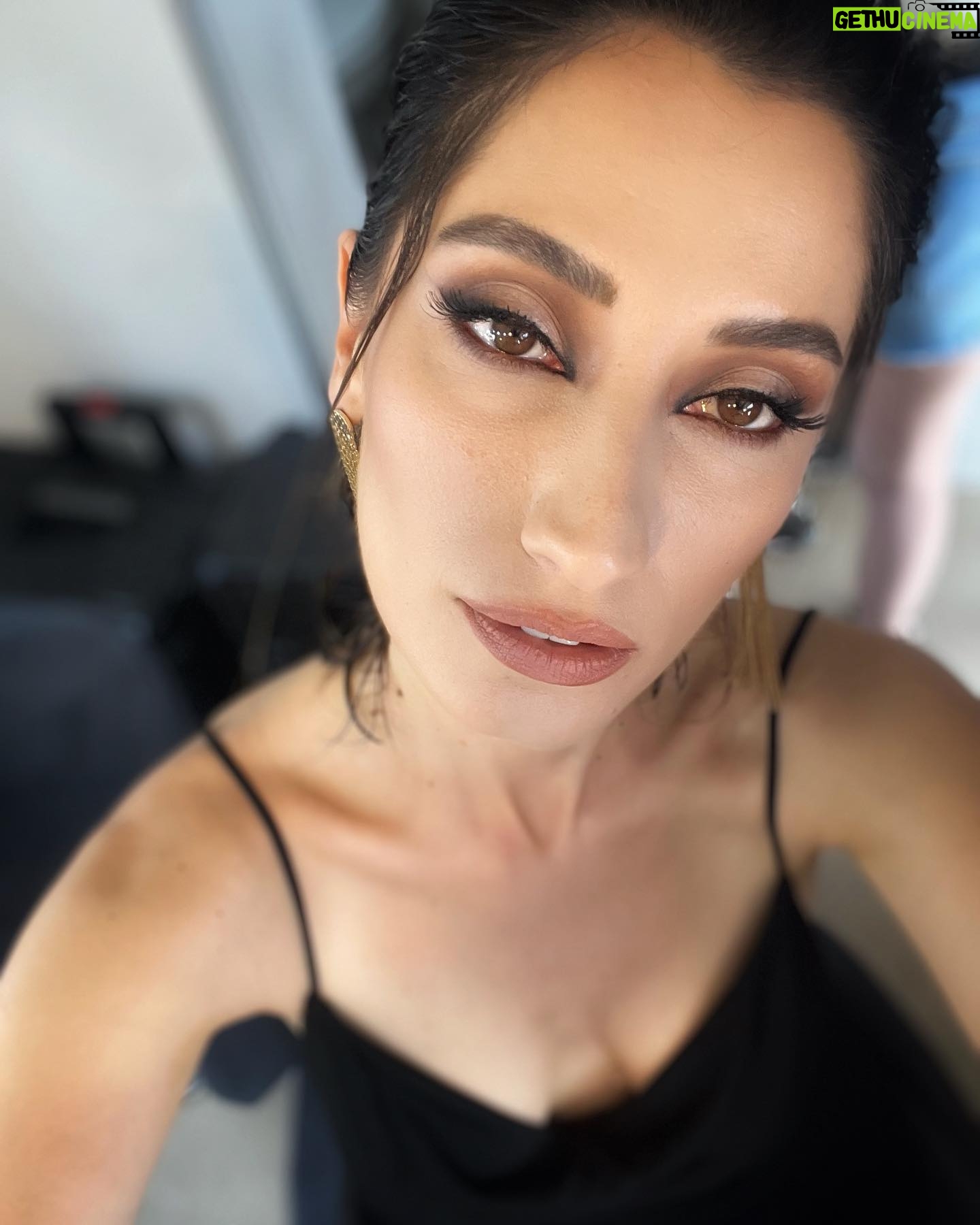 Nilay Erdönmez - 6.1K Likes - Son günden kalan @gulcemalldizi 🌹
@makeupnuraktas 🫶🏻
&
@mertydnnn 🫶🏻