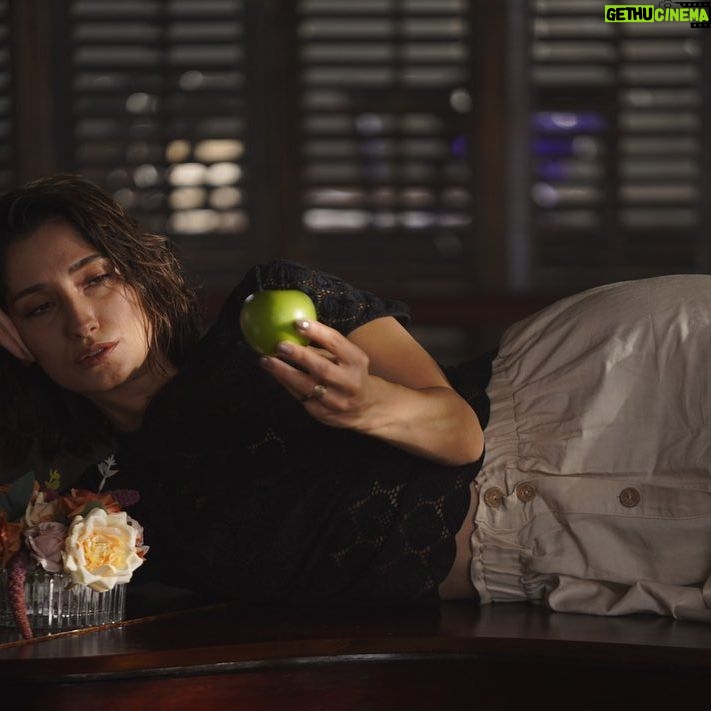Nilay Erdönmez - 1.8K Likes - Bu da elmalar ve kadınlar ;)
📷 @mortezaatabaki
#şahmaran #netflixturkiye #netflix