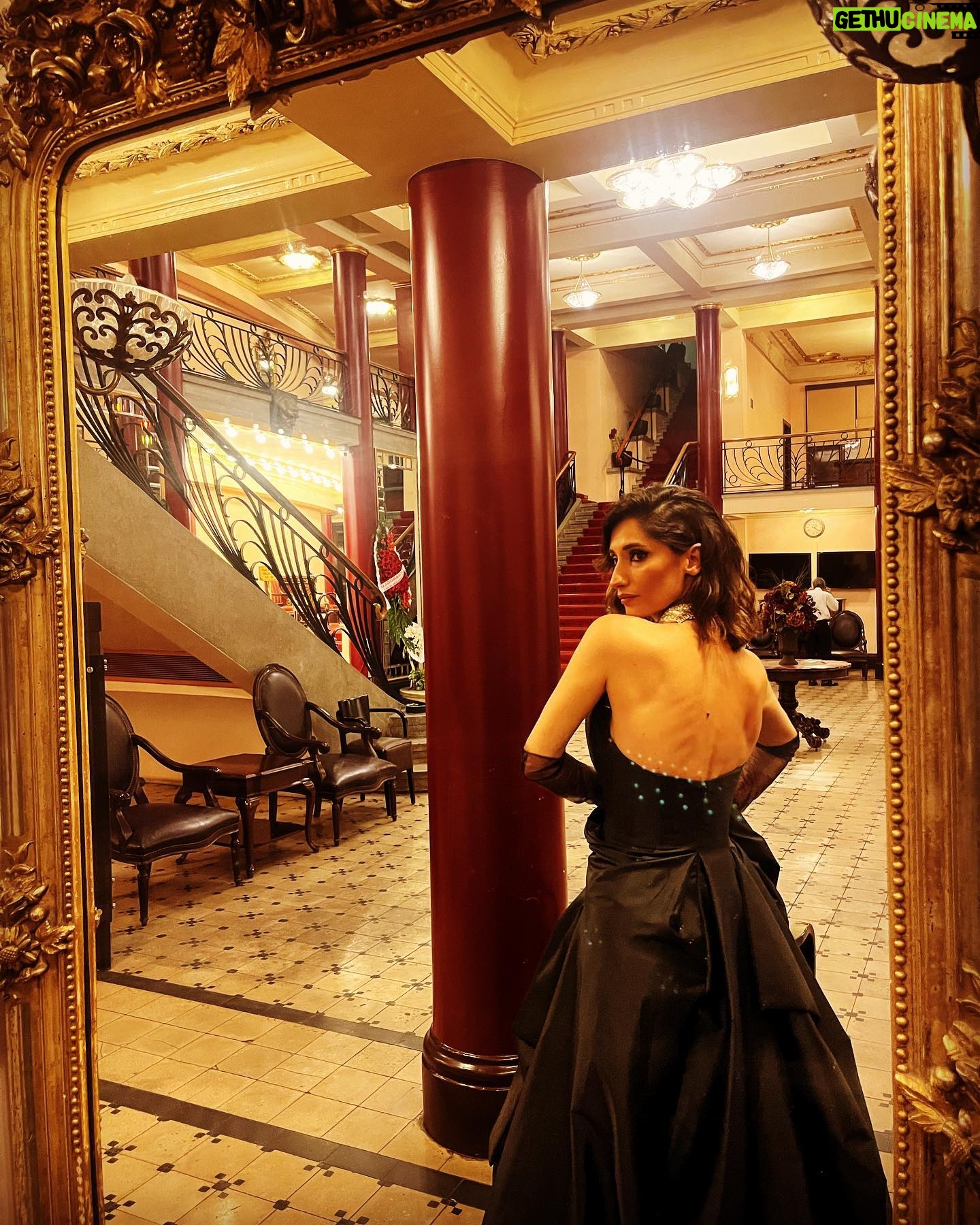 Nilay Erdönmez - 6.8K Likes - Fotoğraflar dün gece Süreyya Opera’sında gerçekleşen Semiha Berksoy Opera Ödülleri gecesinden. Törenin sunuculuğunu yapmak benim için çok büyük mutluluktu. Çok teşekkür ederim!✨
@gizemarsu , @seldasahiniscen , @volkanbirand @st.bedirhan size nasıl teşekkür ediceemi hala tam olarak bilememekteyim. ✨
Açıklaması aşağıda;)
Styling: @gizemarsu
Make up: @seldasahiniscen
Hair: @volkanbirand
@st.bedirhan
📸 @tanyagamzee ✨
Çoooooook teşekkür ederim. Hep bir arada olalım. ✨🥲