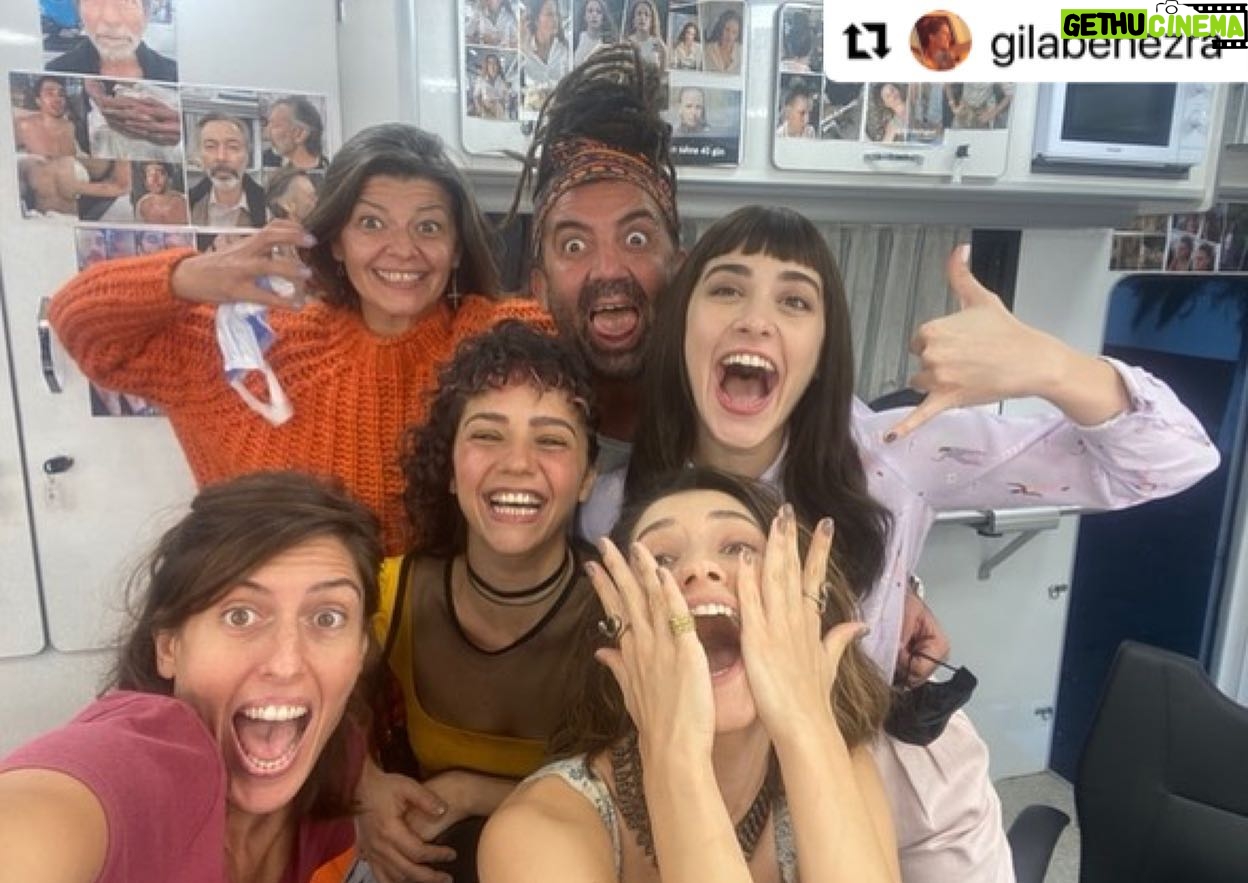 Nilay Erdönmez - 1.6K Likes - Böyle karavan böyleee karanlık sabahlar görülmedii🥲🫶🏻♥️🌹🫵🏻
#Repost @gilabenezra with @use.repost
・・・
Şahmaran’ın kızları @nilayerdonmez @nilsudealbayrak @berfuhalisdemir @serenayss @elifnurkerkuk @yuliya_gushul @makeupyeliz @sahmarannetflixofficial @netflixturkiye
