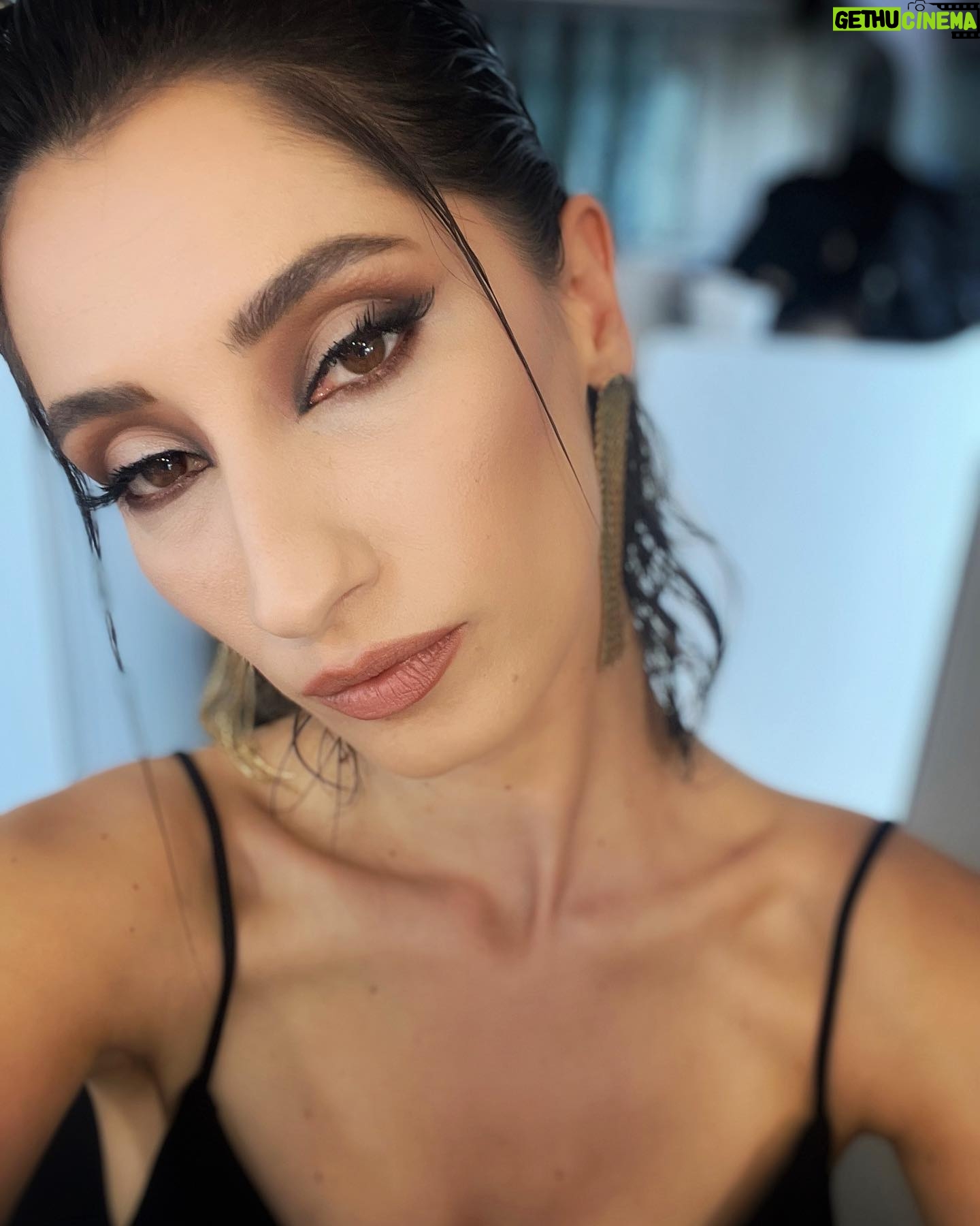 Nilay Erdönmez - 6.1K Likes - Son günden kalan @gulcemalldizi 🌹
@makeupnuraktas 🫶🏻
&
@mertydnnn 🫶🏻