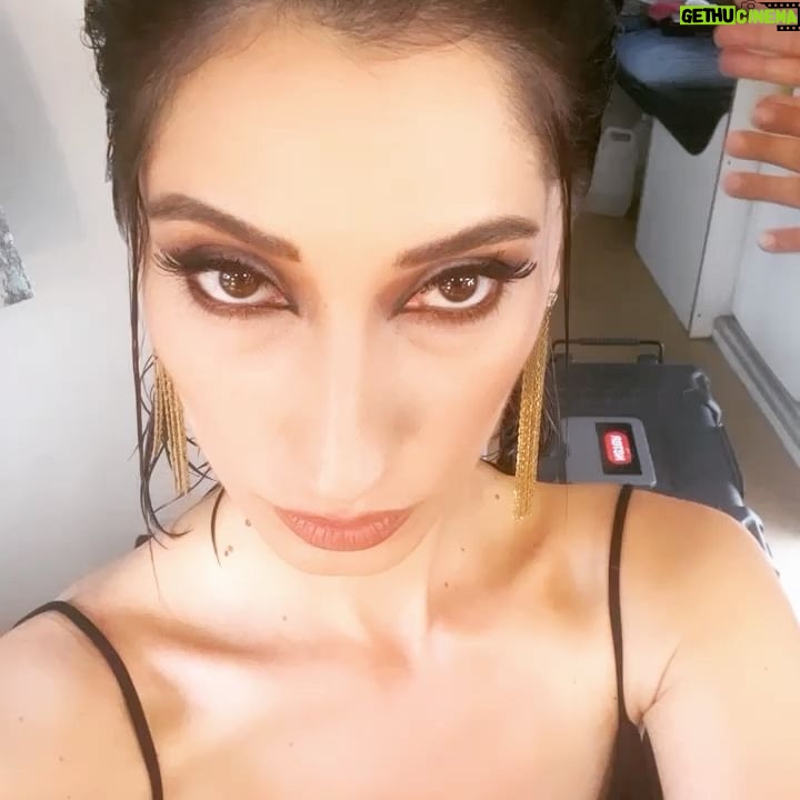Nilay Erdönmez - 6.1K Likes - Son günden kalan @gulcemalldizi 🌹
@makeupnuraktas 🫶🏻
&
@mertydnnn 🫶🏻