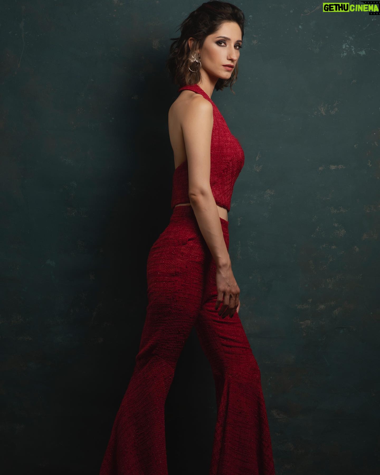Nilay Erdönmez - 3.2K Likes - 📷 @muhsinakgunofficial