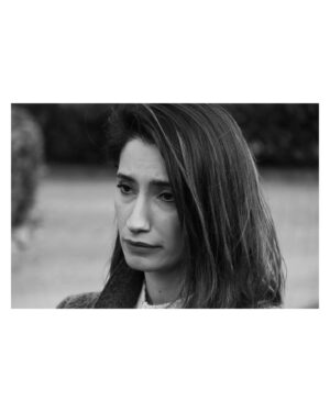 Nilay Erdönmez Instagram - Cinedergi ile Altın Koza Film Festivali, Yüzleşme filmi ve filmde oynadığım ‘Kader’ üzerine sohbet ettik. Linki profilde.

@kuka_filiz @adanaaltinkozaff 

#yüzleşme

📷 @muhsinakgunofficial

#Repost @cinedergi with @use.repost
・・・
Nilay Erdönmez’le en son Filiz Kuka imzalı Yüzleşme filmindeki rolüyle 30. Adana Altın Koza’da kazandığı Yardımcı Rolde En İyi Kadın Ödülü minvalinde konuştuk. Nilay Erdönmez’i kendisinin de mutlu olduğu şu sözlerle tanımladım. ‘Denemeye açık, çok ortalıkta görünmeyen ama bir yanda farklı projelerde aniden karşımıza çıkan bir yapınız var, yani sürprizli bir yapı diyebiliriz buna…’ Tüm içtenliğiyle soruları yanıtlayan Erdönmez’i daha fazla izlemek umuduyla! @nilayerdonmez
@kuka_filiz
#yüzleşme @adanaaltinkozaff