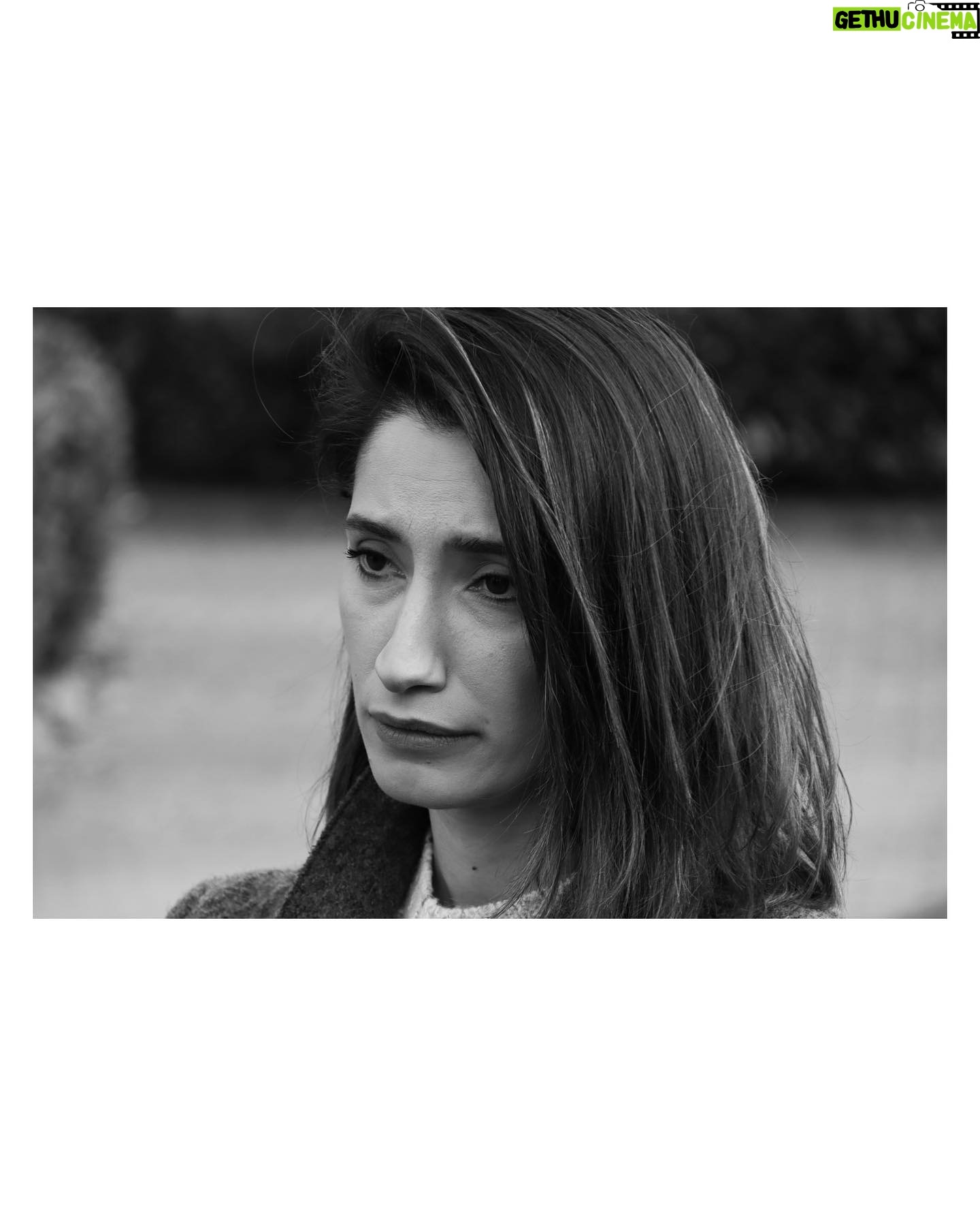 Nilay Erdönmez - 2.7K Likes - Cinedergi ile Altın Koza Film Festivali, Yüzleşme filmi ve filmde oynadığım ‘Kader’ üzerine sohbet ettik. Linki profilde.
@kuka_filiz @adanaaltinkozaff
#yüzleşme
📷 @muhsinakgunofficial
#Repost @cinedergi with @use.repost
・・・
Nilay Erdönmez’le en son Filiz Kuka imzalı Yüzleşme filmindeki rolüyle 30. Adana Altın Koza’da kazandığı Yardımcı Rolde En İyi Kadın Ödülü minvalinde konuştuk. Nilay Erdönmez’i kendisinin de mutlu olduğu şu sözlerle tanımladım. ‘Denemeye açık, çok ortalıkta görünmeyen ama bir yanda farklı projelerde aniden karşımıza çıkan bir yapınız var, yani sürprizli bir yapı diyebiliriz buna…’ Tüm içtenliğiyle soruları yanıtlayan Erdönmez’i daha fazla izlemek umuduyla! @nilayerdonmez
@kuka_filiz
#yüzleşme @adanaaltinkozaff