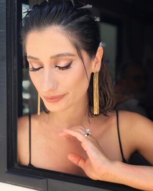 Nilay Erdönmez Instagram - Son günden kalan @gulcemalldizi 🌹
@makeupnuraktas 🫶🏻
&
@mertydnnn 🫶🏻