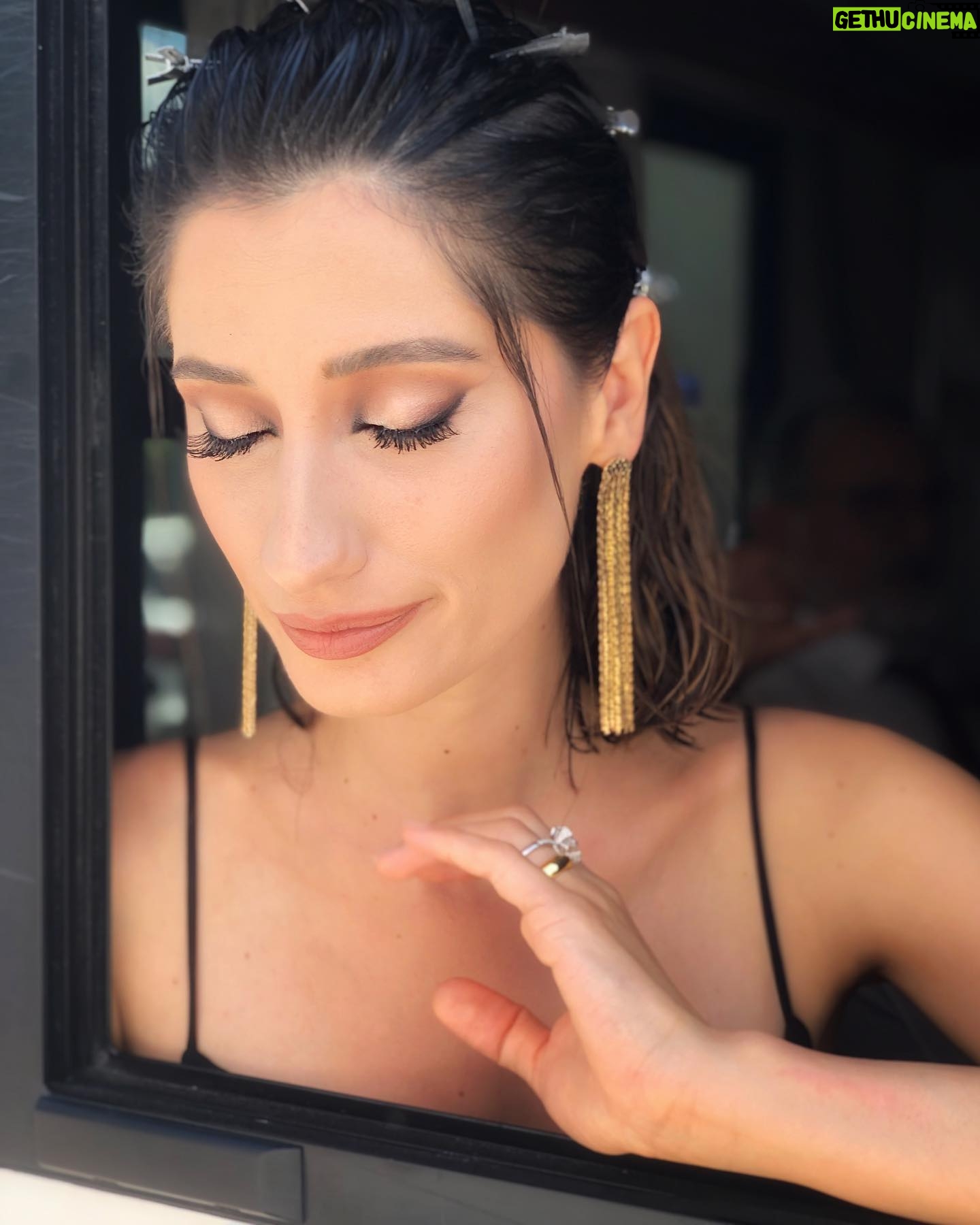 Nilay Erdönmez - 6.1K Likes - Son günden kalan @gulcemalldizi 🌹
@makeupnuraktas 🫶🏻
&
@mertydnnn 🫶🏻