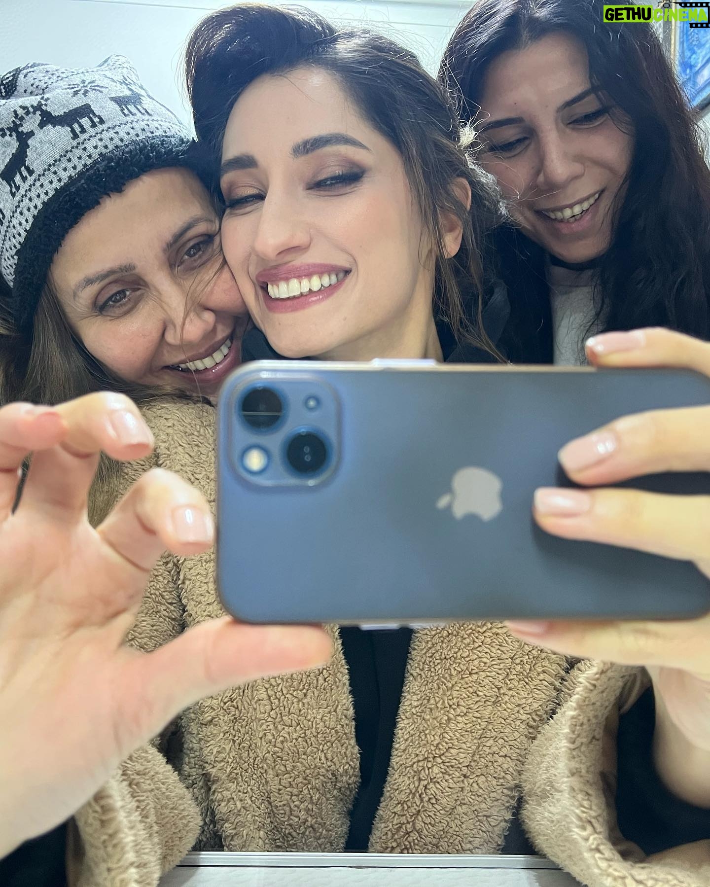 Nilay Erdönmez - 3.3K Likes - İlk bölümden kalan bikaç bişeyler ;)
#gülcemal 🌹♥️