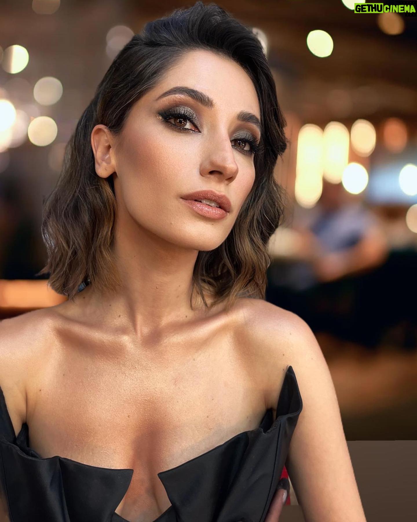 Nilay Erdönmez - 7.3K Likes - Ve final ;)
Makyaj: @seldasahiniscen 💋
Saç: @volkanbirand ! 🔮 !
