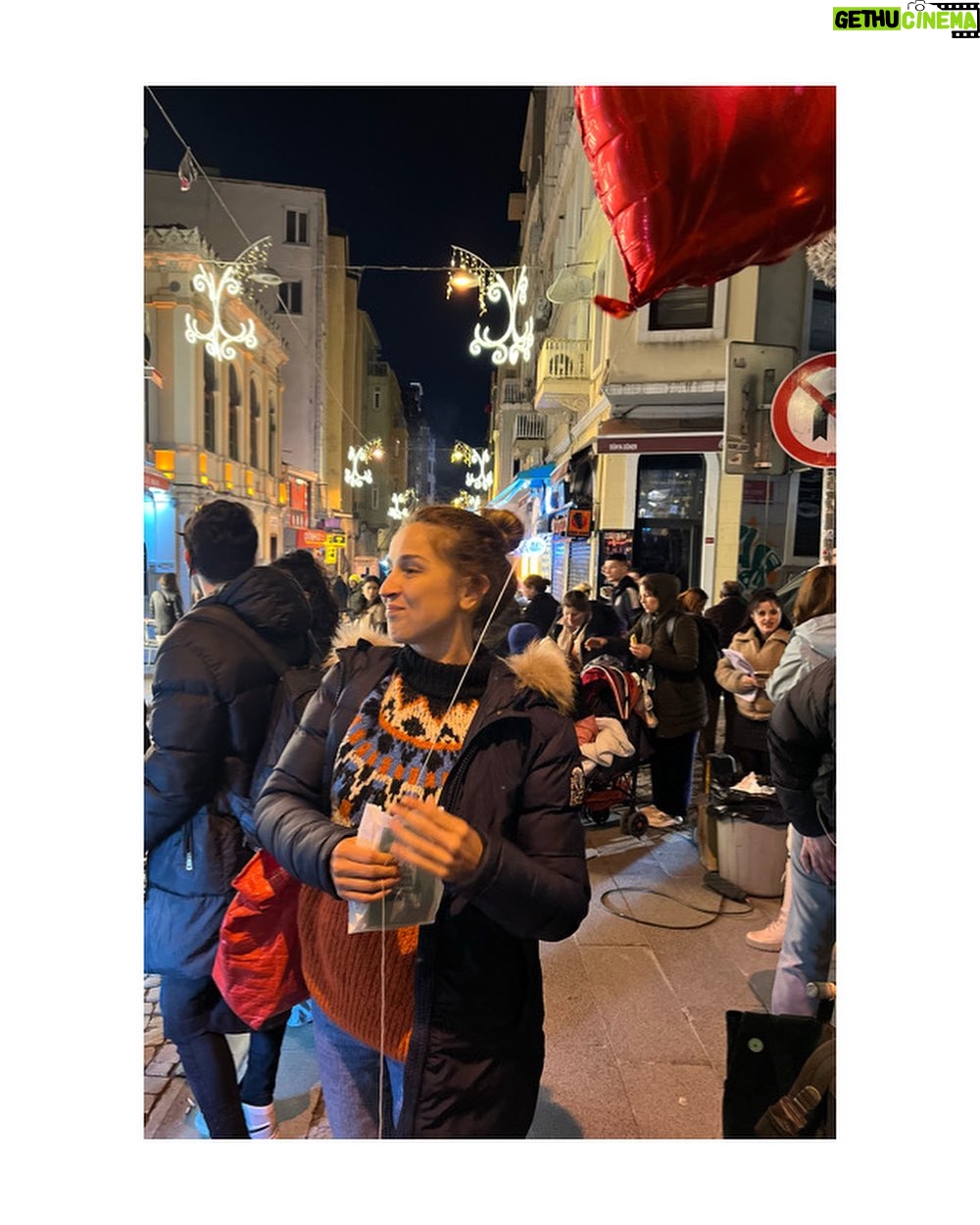 Nilay Erdönmez - 8.8K Likes - @gulcemalldizi ‘nin arşivi buraya sığamaz maalesef -ve de iyi ki!- , artık olduğu kadarıyla ;)
Sizi - bizi - çok seviyorum. 🤍