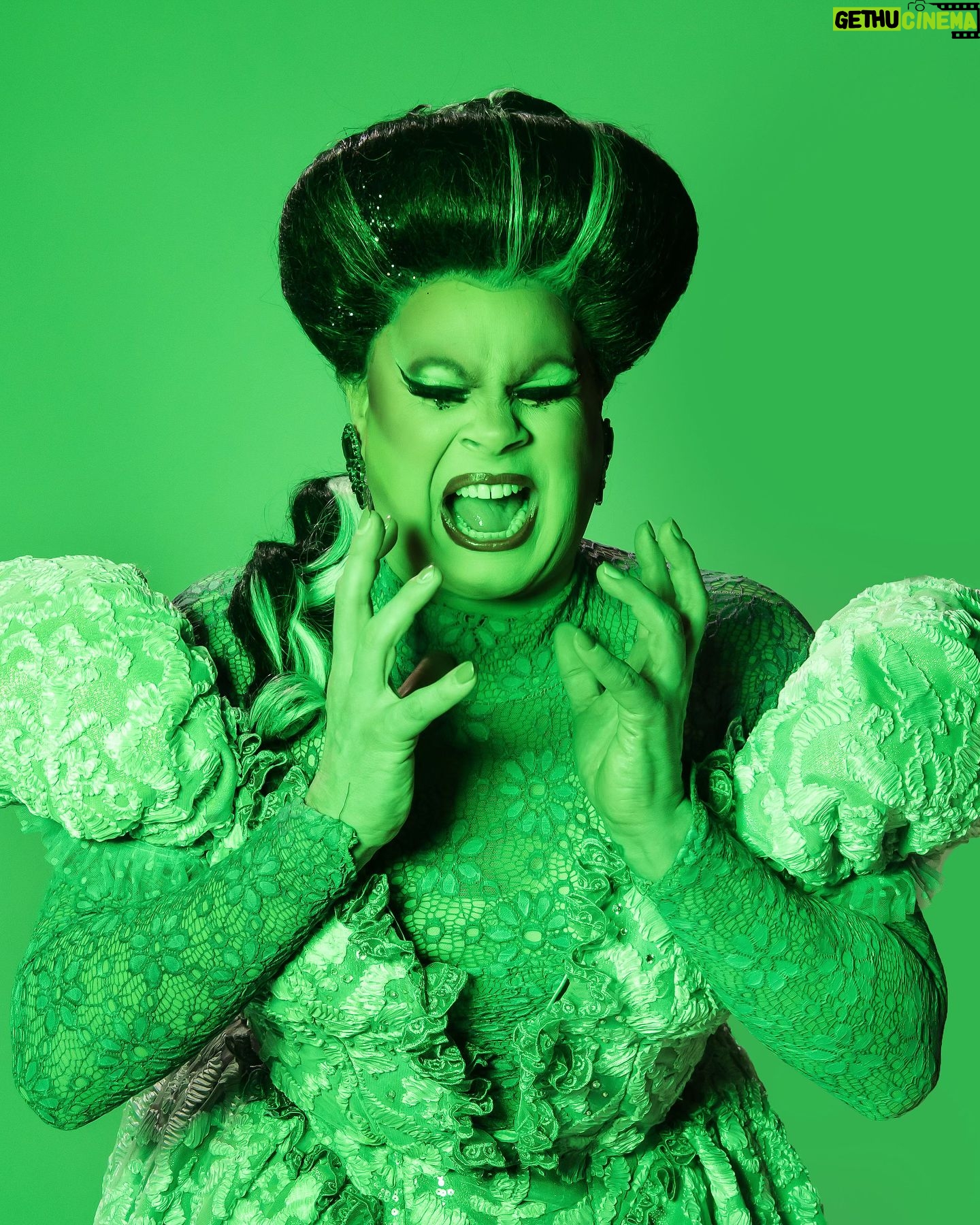 Nina West - 3 Likes - Name: Beth Knell 🪦🔔
Astrological Sign: Scorpio ♏️
Interests: estates and wills, regions beyond 👻
Hobbies include: necromancy, axe throwing, listening to Chappell Roan in my Doom Buggy 🪓
Swipe right now! ➡️
👗 @florencedlee
🎩 @thedragdandy
💄 @callitodeh
📸 @jenniferenglert
#rupaulsdragrace #allstars9 #ninawest #nineconic #hauntedmansion
#florencedlee