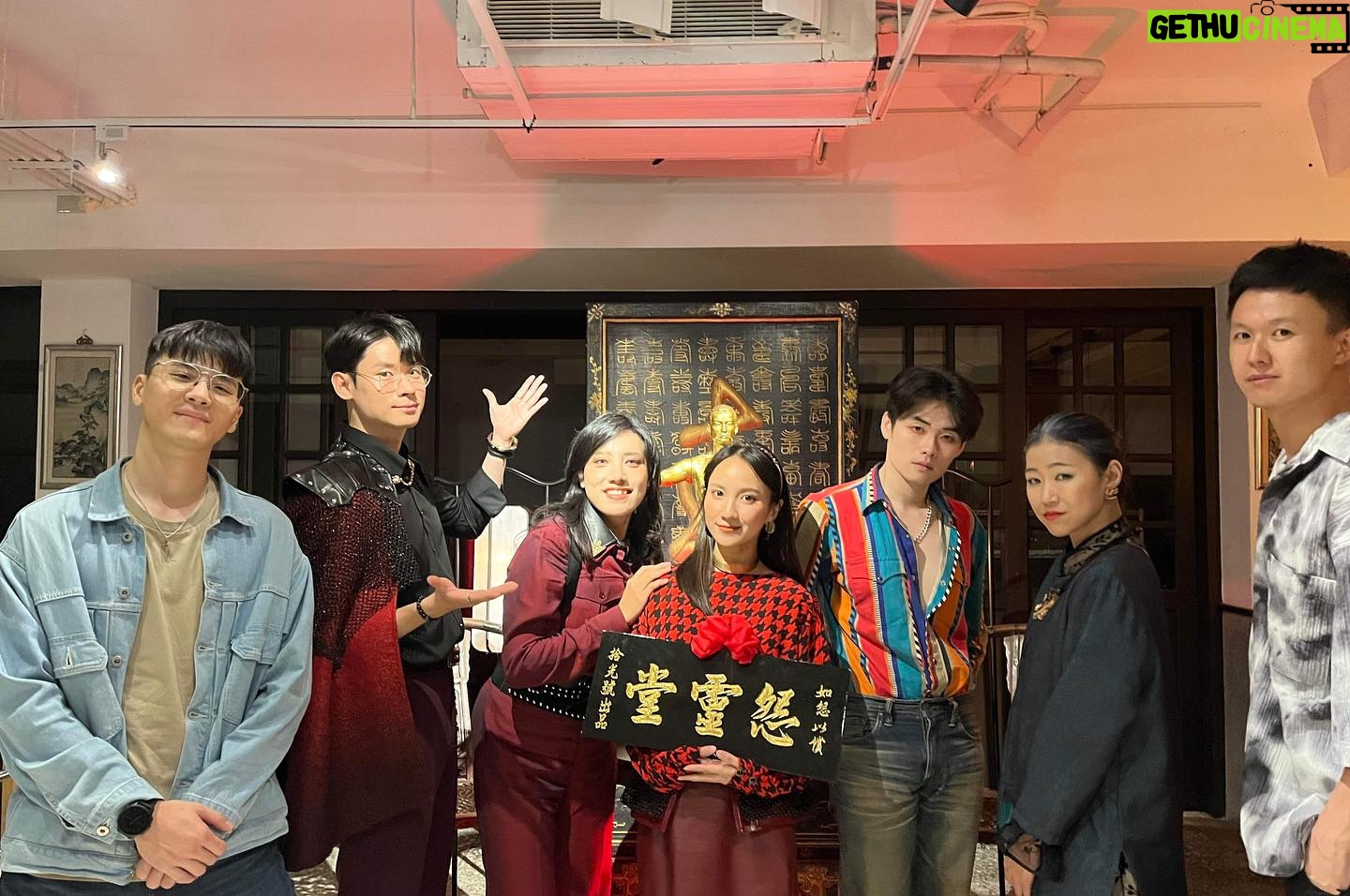 Ning Chang - 503 Likes - 𝟸𝟶𝟸𝟹 上
謝謝怨靈堂的家人們,
一路陪寗姊姊成為天容姊姊。
恭喜 拾光號《如怨以償》畢業,江湖再見👻
@light.traveling.tw
@jona_cheiliao
@whysoseso
@nelson760220
@cchingyyang
@anson_yu_17
@edendogdog
@rjifeipian
@shumin0502
@puma948787
@miyaw_sika
@lyy_830
@gen_lau.31
@white_yanjun
@enyan99
@wangweihan98