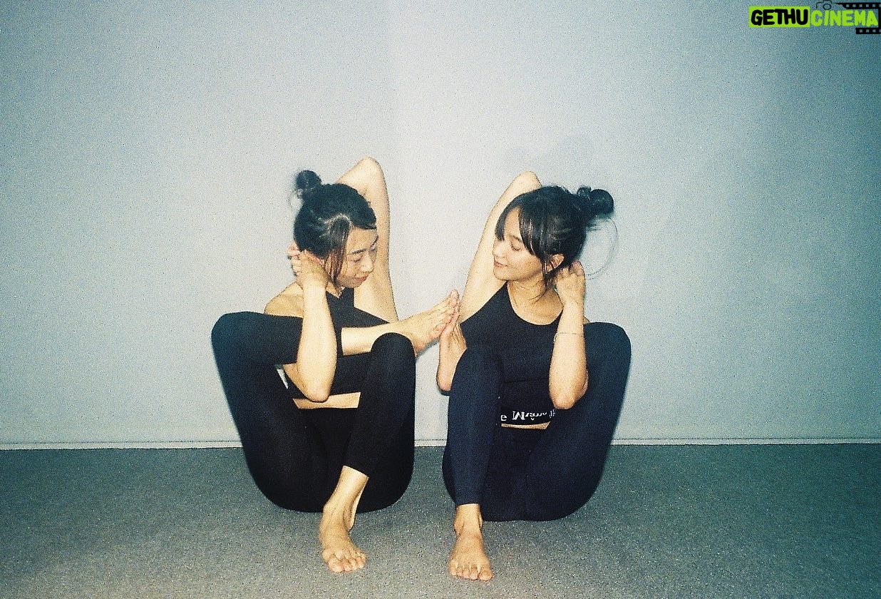 Ning Chang - 482 Likes - 底片瑜珈
不預設
不勉強
不比較
不離開自己的心
👯♀️: @yoko.tan29
📸: @grayzone_studio
#瑜人寗
#邀寗一起做瑜珈
#寗寗張的不專業瑜珈小教室