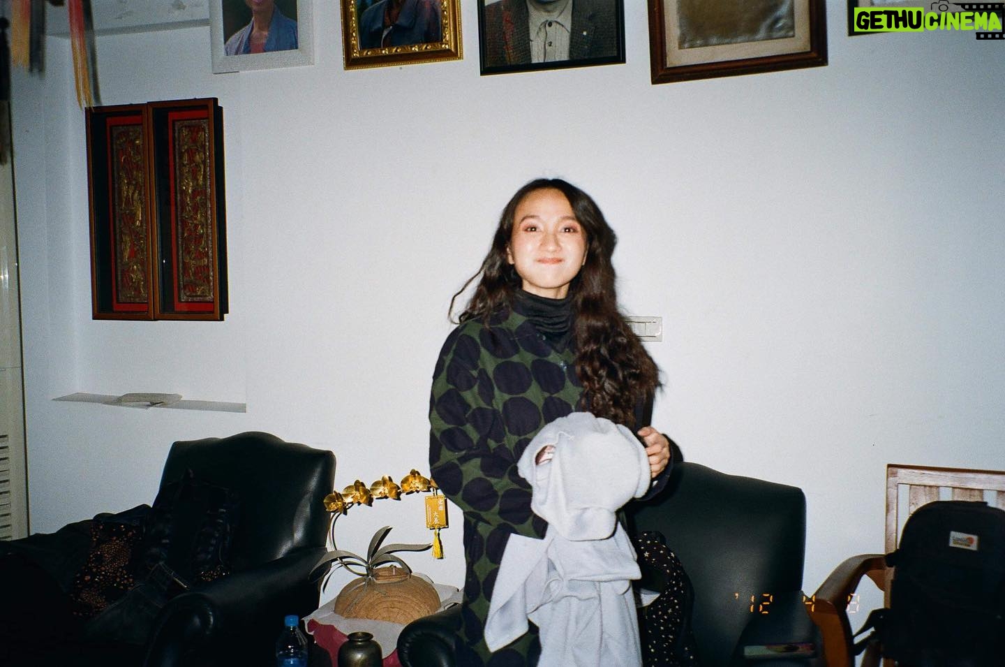 Ning Chang - 503 Likes - 𝟸𝟶𝟸𝟹 上
謝謝怨靈堂的家人們,
一路陪寗姊姊成為天容姊姊。
恭喜 拾光號《如怨以償》畢業,江湖再見👻
@light.traveling.tw
@jona_cheiliao
@whysoseso
@nelson760220
@cchingyyang
@anson_yu_17
@edendogdog
@rjifeipian
@shumin0502
@puma948787
@miyaw_sika
@lyy_830
@gen_lau.31
@white_yanjun
@enyan99
@wangweihan98