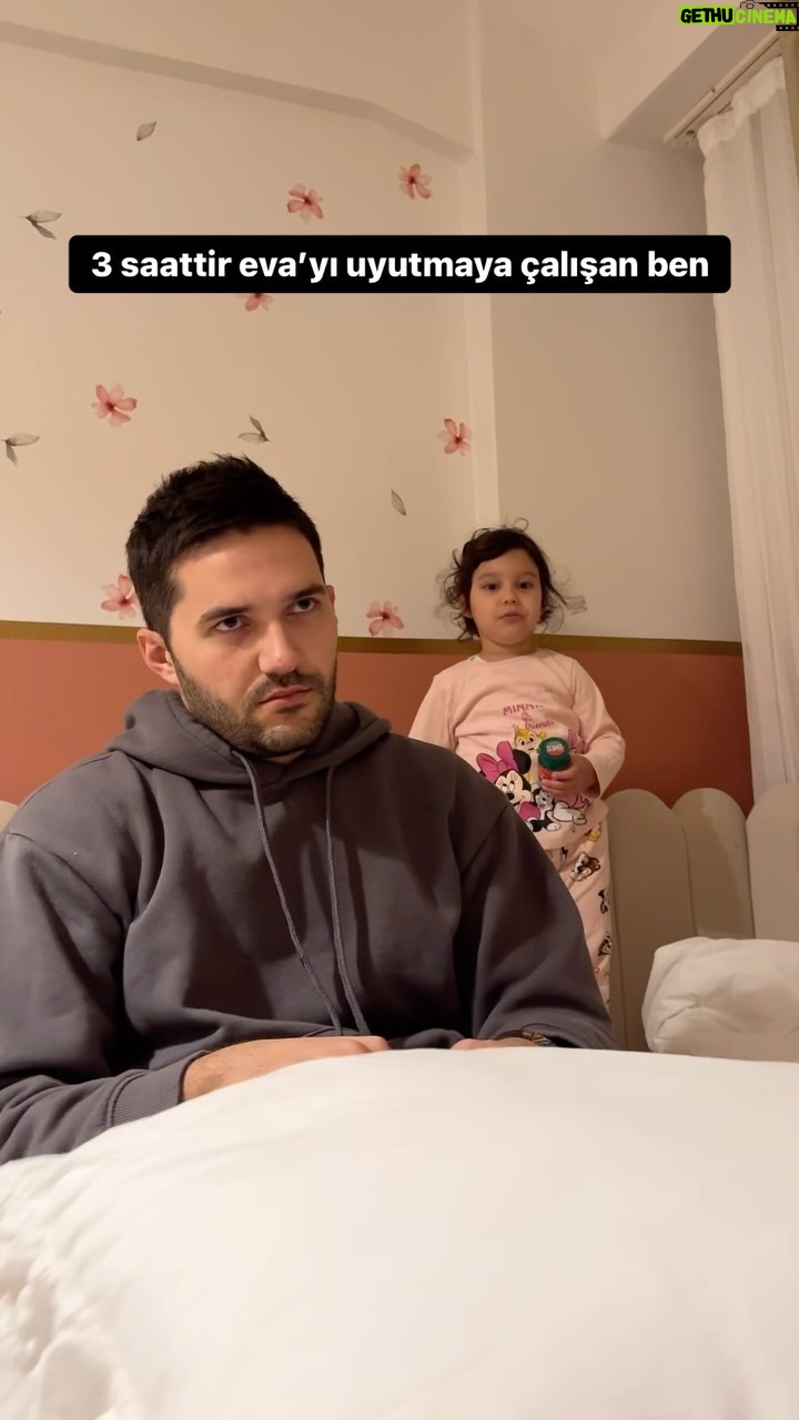 Nisan Hakan Özkan - 1.2 Million Likes - Alt katındaki öğrenci evini etiketleme postu 😒