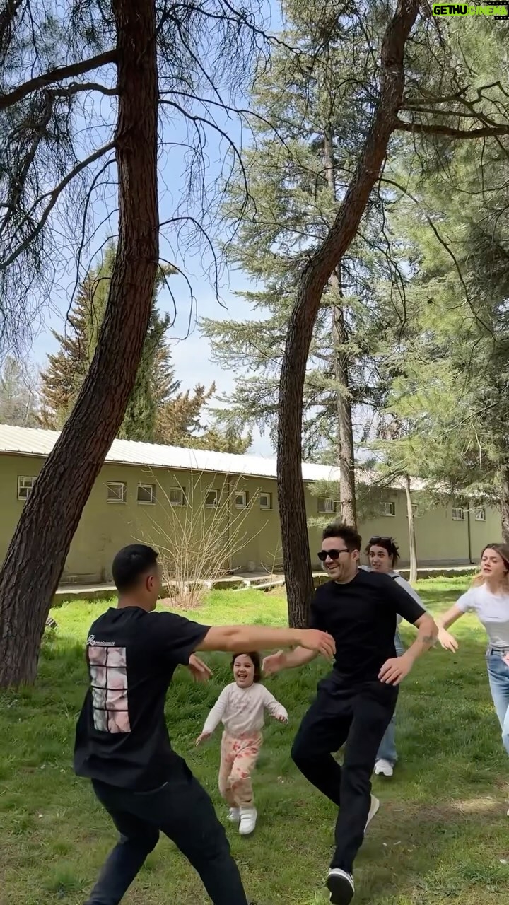 Nisan Hakan Özkan - 225.7K Likes - İki güne sıkılır kırbaçla kovalamaya başlarım..