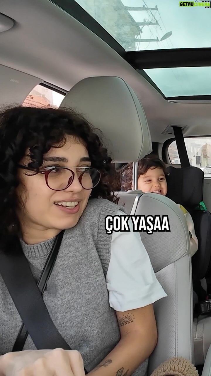 Nisan Hakan Özkan - 337.5K Likes - Baba olunca bünyeye yüklenen şeyler (hapşırık)