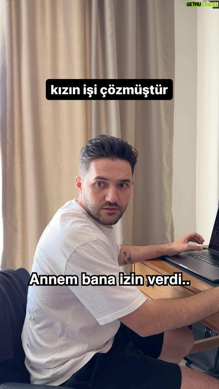 Nisan Hakan Özkan - 375.2K Likes - Dönüşte arabayı yıkatsa bari 😑😑