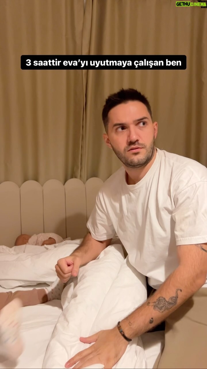 Nisan Hakan Özkan - 219.1K Likes - Gecelerin (ve ses çıkaran her şeyin) kırbacı