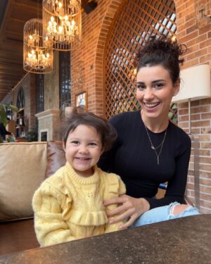 Nisan Hakan Özkan Instagram - Sırasıyla birinciyi balım @sedaozkannn  ikinciyi ben, üçüncüyü de Eva çekti 😒 #nisanhakan #sedaözkan #evaqueen