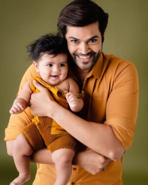 Nisha Krishnan Instagram - The 'Roles' I have played in life may be Many ...
But that of a 'Father' is uncomparable to Any...

Donning this Role taught me 'Unconditional Love'...
A Life lesson it showed me is 'Living in The Now'....

To be your HERO - will always be my biggest 'High'...
And my deepest DESIRE - To give u Roots to 'Grow', And Wings to 'Fly'...

A few words I penned down, dedicated to all the amazing fathers in the World ❤...HAPPY FATHERS DAY !!

#HappyFathersDay #Amar #Samaira

#AmarGanesh 
#SamairaGanesh
#GaneshVenkatram
#HappyFamily
#lovelifelaughter

@prettysunshine28

📸 : @mommyshotsbyamrita