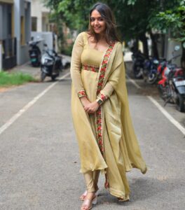 Actress Nisha Ravikrishnan HD Instagram Photos and Wallpapers June 2024