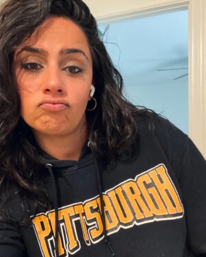 Nishi Munshi Instagram - We’ll be keeping it cute in the PA. The pout makes it count. #filming #mok #season3 #eastcoast #pittsburgh #pennsylvania #steel #snow #winter #prep @mayorofkingstown @paramountplus