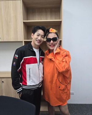 Nitidon Pomsuwan Instagram - ยินดีที่ได้ร่วมงานนะครับพี่🥳✨ #ตลกมาก #เกิดวันเดียวกัน #🤘 #จูดี้ #จอง #คัลแลน #nikenitidonpomsuwan #nikenitidon #nike#ไนกี้นิธิดลป้อมสุวรรณ #ไนกี้นิธิดล #ไนกี้ #ไนกี้เด็กร้านแก๊ส #🥳