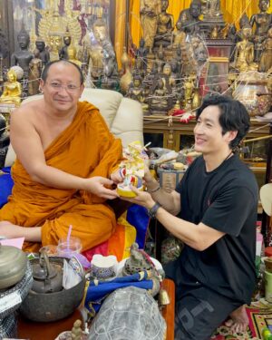 Nitidon Pomsuwan Instagram - 🙏😇🐒✨ #หนุมานครองเมือง #รุ่น1 #วัดจุกเฌอแปดริ้ว #พ่อช้าง #nikenitidonpomsuwan #nikenitidon #nike #ไนกี้นิธิดลป้อมสุวรรณ #ไนกี้นิธิดล #ไนกี้ #ไนกี้เด็กร้านแก๊ส #🐒 #😇