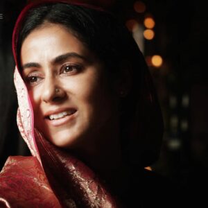 Nivedita Bhattacharya Instagram - Long Post Alert. ❤️

There are some experiences that linger on.. that are so immersive that it leaves an indelible impression on you.
Bambai Meri Jaan was one such experience .

Thank you dear Shujaat @shujaatsaudagar for trusting me with Sakina.. for letting me live her.

Thank you John @johnschmidtdp for capturing us  the way u did. Silent  Unobtrusive . Poignant.

Thank you @nitinvgaikwad for giving Sakina a world that she could call her own, where  every nook and corner would smell of home and not Set. 

Thank you zeeba @bibizeebamiraie for your lovely costumes.. from Sakina's belly to her humble clothes to her subtle silks to her nose pin to her toe rings.. you and your team's eye for detail.. uff ! @prachi_dhamnaskar ❤️ 

Thank you @nidhi.kapoor and @hrishidoeshair for making Sakina look radiant and upbeat to gloomy and grey.. u guys were a fabulous team. Our laughter sessions in the vanity van were epic.😄

@melanie_dsouza_makeup ..thank you for being strict with my no kajal look😘 

Thank you @rensildsilva @hussain.dalal @abbasdalal for a naive emotional fiesty and steady Sakina. 

Thank you @sejaldeshpande for a smooth sail despite all odds.

Nihar, Manthan, Atharva.. I had a blast with you guys❤️ 
@nihargite29 @manthan_darji18 @atharv_jjhony 

Saadiq Dara Ajju Habiba.. ❤️🤗
Thank you soooo much for all the warmth and love. And for being such fabulous coactors. @jitin0804 @avinastiwary15 @lakshyakochhar @kkamra

Ismail @kaykaymenon02 Thank you. This collaboration is special. 😊 

@saurabhsachdeva77, @vivanbhathena_official @therealalokpandey - enjoyed our scenes together.

Thank you @excelmovies ,  @kasimjagmagia @primevideoin for this memorable journey.  

And cant thank you enough Anmol @castingbay for thinking of me as Sakina.  

And dear audience..I wouldn't be saying all this if it wasn't for you!!
Thank you for loving Sakina. Thank you for all your messages. Keep them coming..😊
Humbled🙏

#BambaiMeriJaan

PC. @vaibhav_gadahire_photography