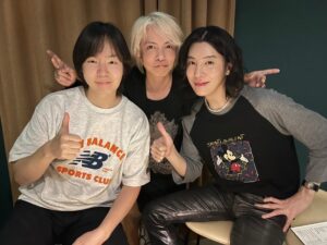 No Min-woo Instagram - 君が見えなくて見えなくて
何度も呼びかけるよ
P.s弟が来た時
Hydeさんが
あー可愛いものがきたね
可愛物じゃんっていってくれました
🦦💜夢の時間でした🌸