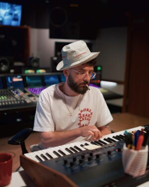 Noah "40" Shebib Instagram - Studio life ♥️🎹

📸 @jv.shots