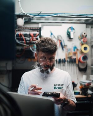 Noah "40" Shebib Instagram - Smoke Shop shout out Smokey💨

📸 @jv.shots