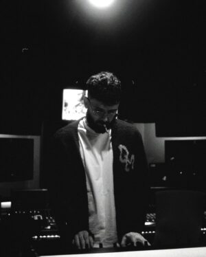 Noah "40" Shebib Instagram - Working & Smoking

📸 @jv.shots