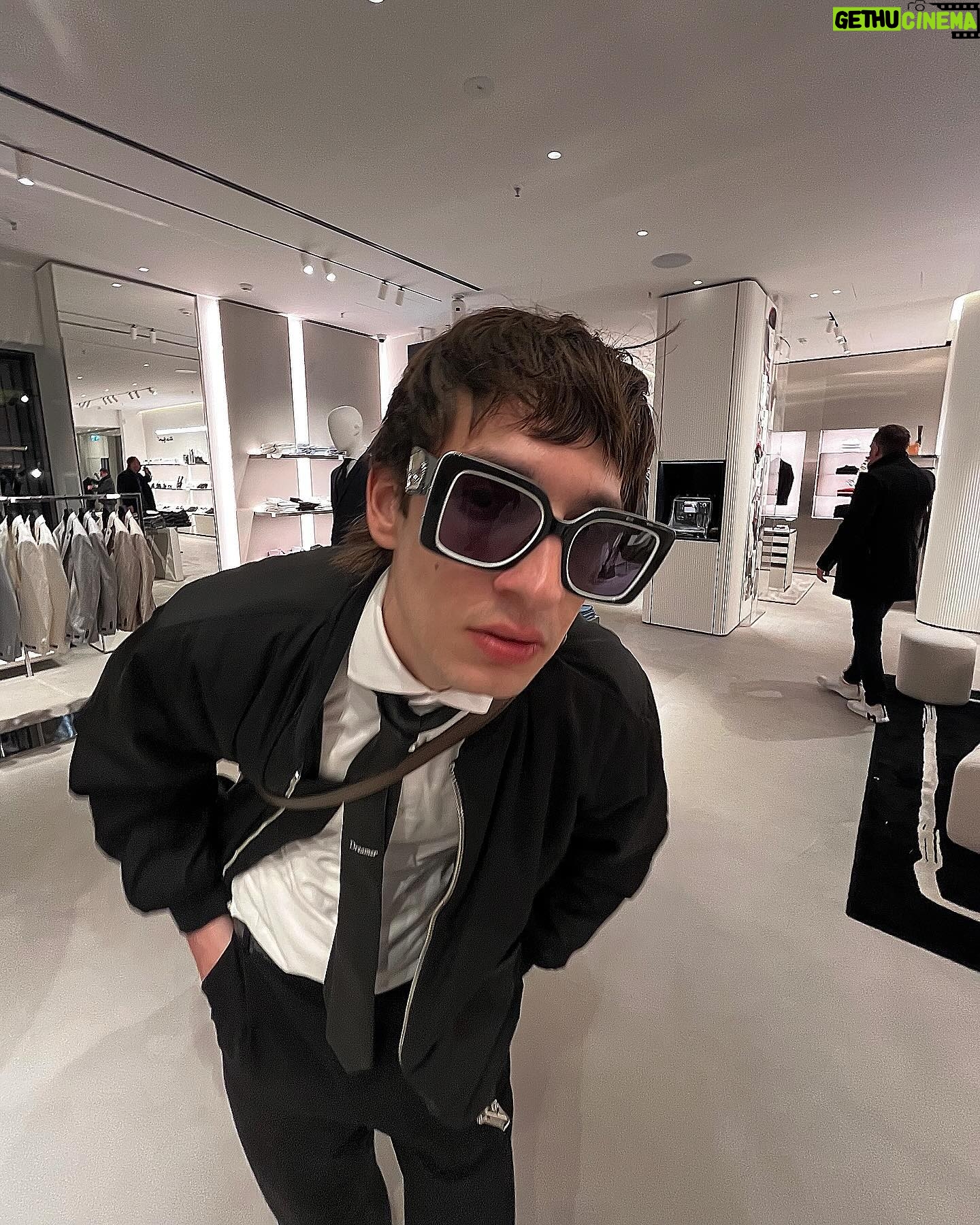 Noah Levi - 3 Likes - Call Me Willy Wonka