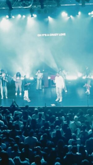 Noah Schnacky Instagram - I could NEVER get enough of that #CRAZYLOVE 🥹💙✨ #TheMaverickWay 

This moment with @chandlerdmoore and @noahschnacky had us 🤯🙌🏾! We CANNOT wait for you to hear this! 

Comment ❤️ below if you have experienced God’s #CrazyLove