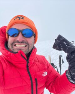 Nobel Arustamyan Instagram - Один из самых захватывающих опытов в моей жизни. 

Гора Арарат, 5200 метров и уникальный момент эйфории. 🏔❤️ Спасибо большое @zuevalexy и @artyom_mountaineer за компанию!