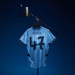 Noel Gallagher Instagram - Our 24/25 Club Font, designed in collaboration with Noel Gallagher, is out now! ✍️

🔗 in bio to get yours! 🙌