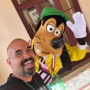 Noel Gugliemi Instagram - Who’s your favorite? Lol 😂 

#disneyland #goodtimes #fun #smile #happiestplaceonearth #haha #mickeymouse #minnie #goofy #pluto