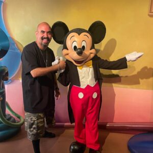 Noel Gugliemi Instagram - Who’s your favorite? Lol 😂 

#disneyland #goodtimes #fun #smile #happiestplaceonearth #haha #mickeymouse #minnie #goofy #pluto