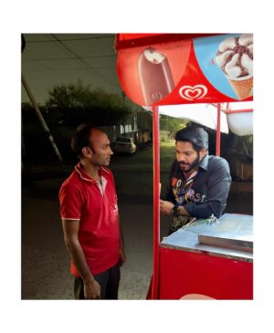 Noel Sean Instagram - Old Roads -  Old Friends !
Met My Old Friend Santosh After A Long Time & 
Had My Favourite Dryfruit Rabri Kulfi @kwalitywalls !
Such a joy to relive those days, guys who ever travels thru aramghar road, don’t forget to have one ice cream there & do support him 🫶🏻